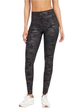 SPANX Faux Leather Leggings Women’s Large Matte Black Camo Shaping